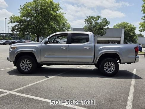 Used 2018 Toyota Tacoma SR5 RWD image 2