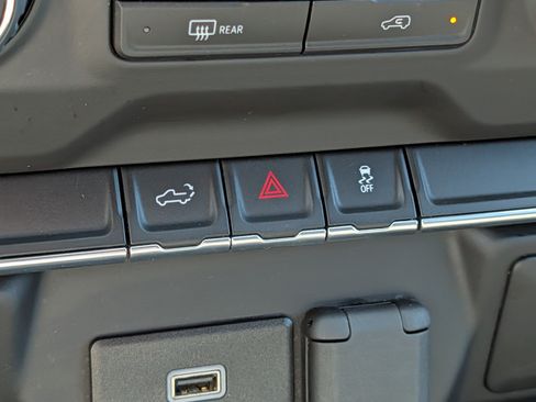 Used 2019 Chevrolet Silverado 1500 Custom w/ Custom Convenience Package AWD/4WD image 28