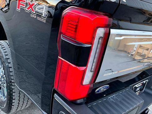 Used 2025 Ford F250 Platinum w/ Platinum Plus Package image 27