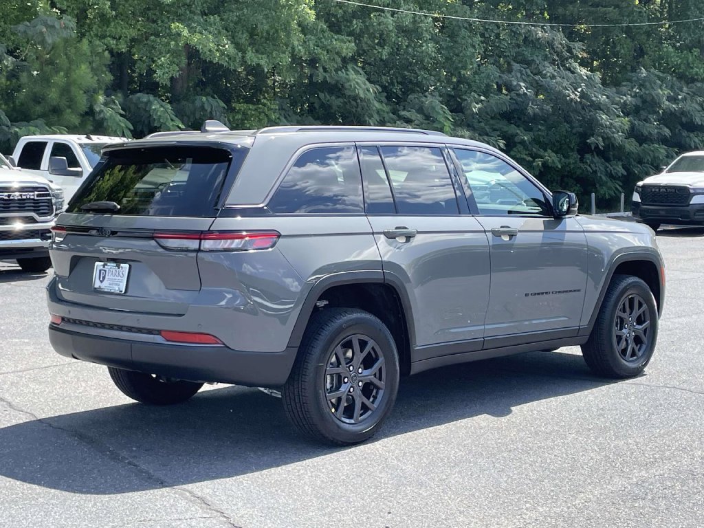 New 2027 Jeep Grand Cherokee Altitude RWD image 10