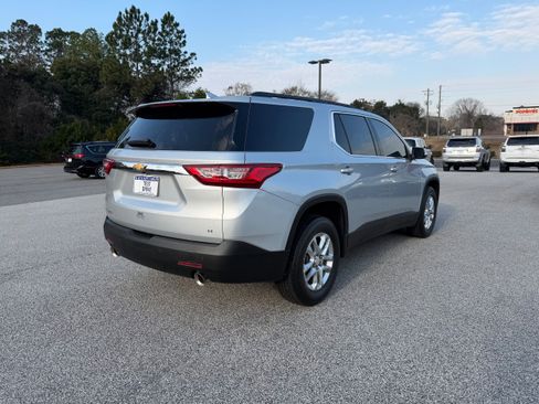 Used 2021 Chevrolet Traverse LT image 5
