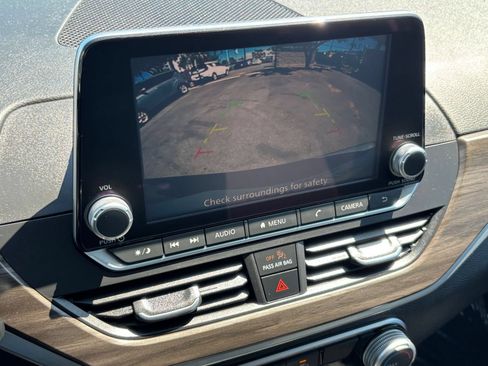 Used 2025 Nissan Altima 2.5 SV FWD image 24