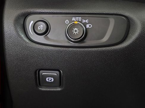 Used 2025 Chevrolet Blazer LT image 32