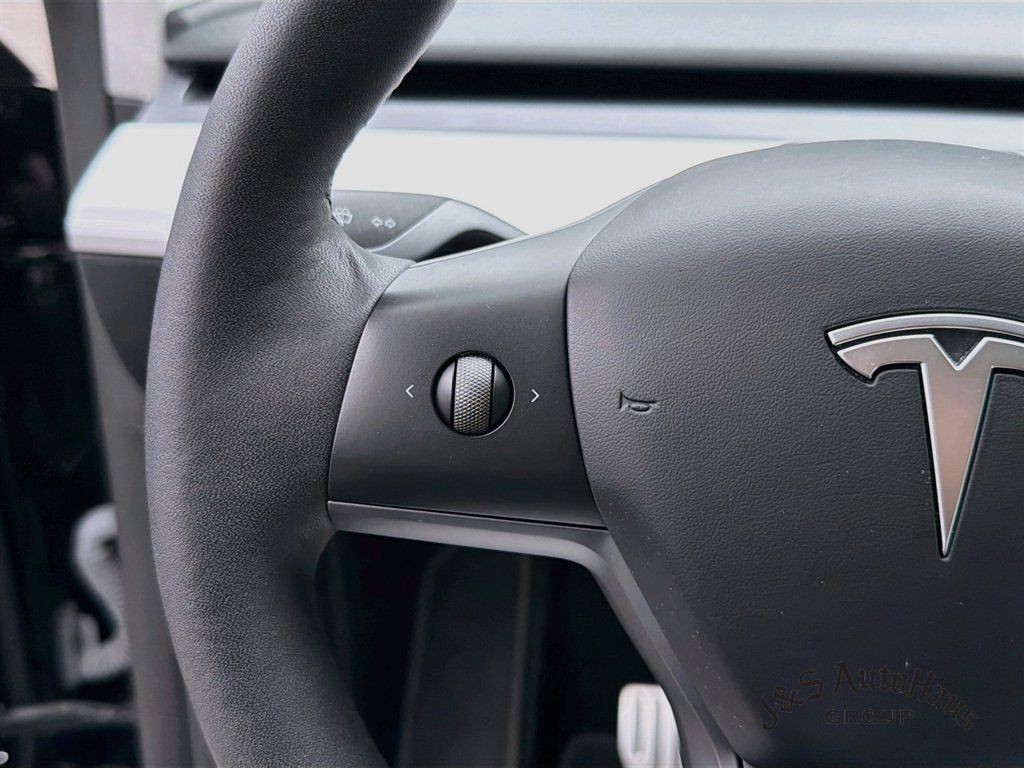 Used 2023 Tesla Model Y Performance AWD/4WD image 13
