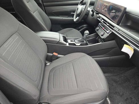 Certified 2025 Hyundai Santa Cruz SE image 13
