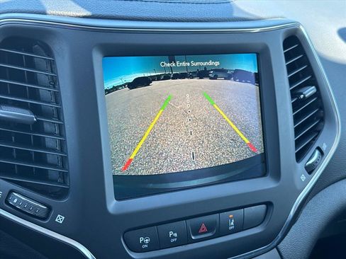 Used 2023 Jeep Cherokee Altitude Lux AWD/4WD image 24