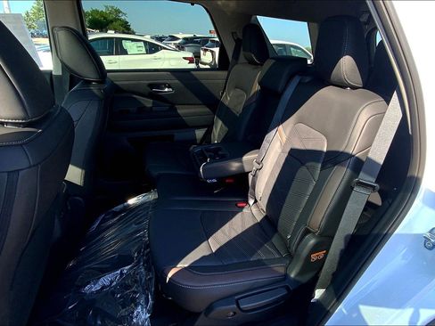 New 2025 Nissan Pathfinder Platinum w/ Cargo Package image 11