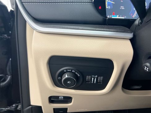 New 2025 Jeep Grand Cherokee L Limited w/ Luxury Tech Group II image 21