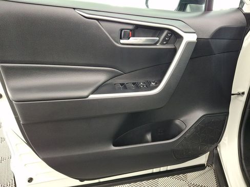 Certified 2020 Toyota RAV4 XLE Premium AWD/4WD image 2