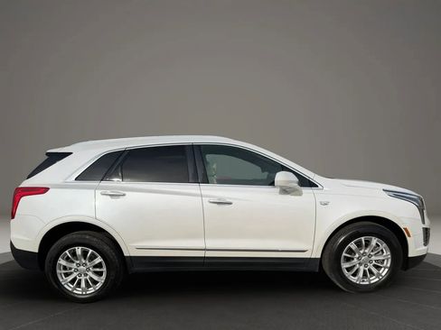 Used 2017 Cadillac XT5 FWD image 4
