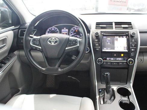 Used 2015 Toyota Camry XLE w/ Moonroof Package FWD image 2