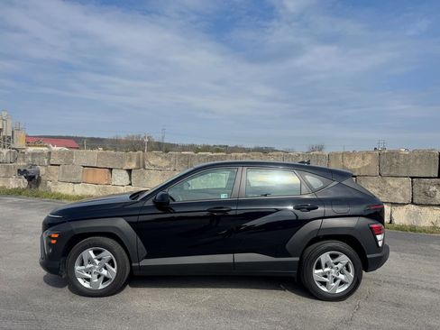 Used 2024 Hyundai Kona SE image 3