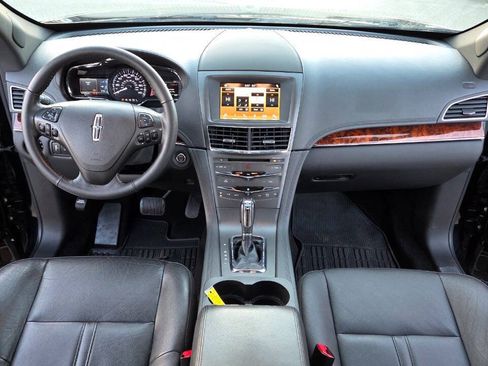 Used 2019 Lincoln MKT AWD image 32