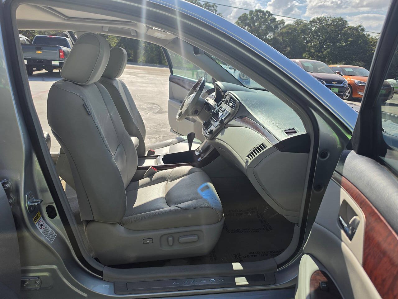 Used 2011 Toyota Avalon Limited FWD image 29