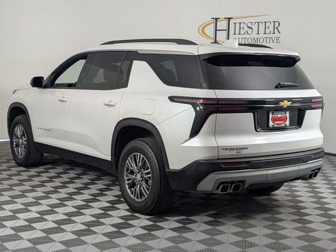 Used 2025 Chevrolet Traverse LT w/ Driver Confidence Package FWD image 5