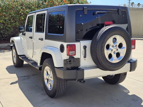 Used 2014 Jeep Wrangler Unlimited Sahara w/ Connectivity Group AWD/4WD image 7