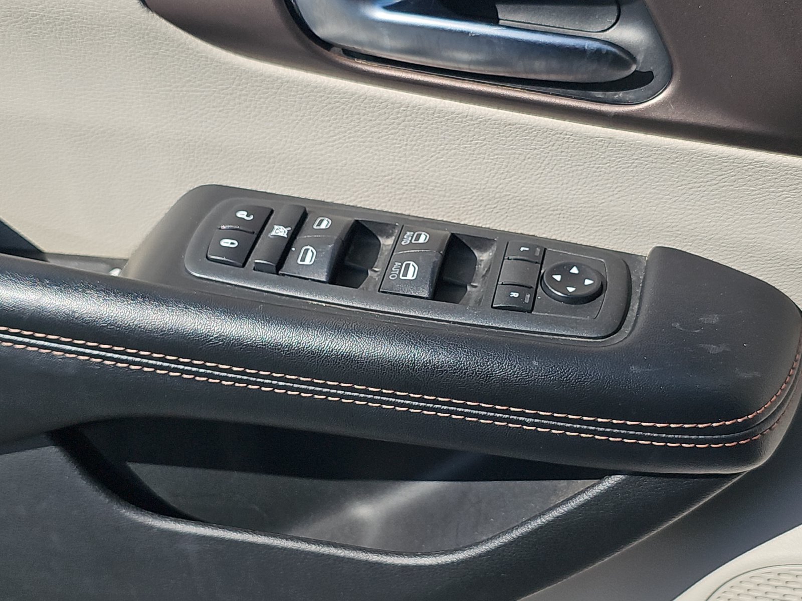Used 2019 Chrysler Pacifica LX w/ Tire & Wheel Group FWD image 29
