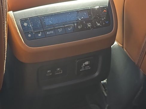 Used 2024 Nissan Pathfinder Platinum image 31