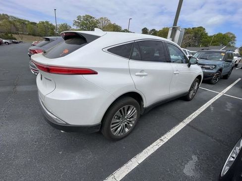 Used 2024 Toyota Venza Limited image 10