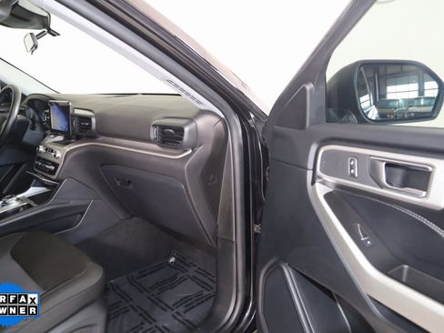 Used 2022 Ford Explorer XLT image 46