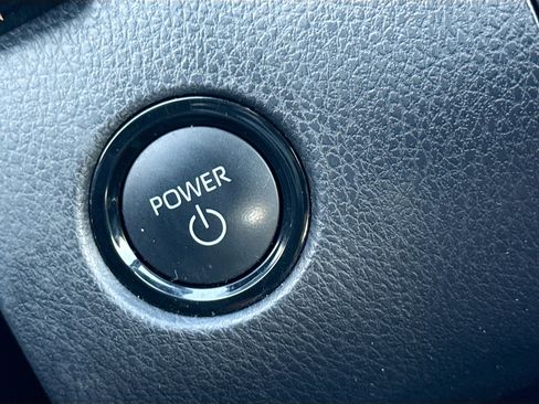 Used 2025 Toyota Camry SE w/ Convenience Package image 34