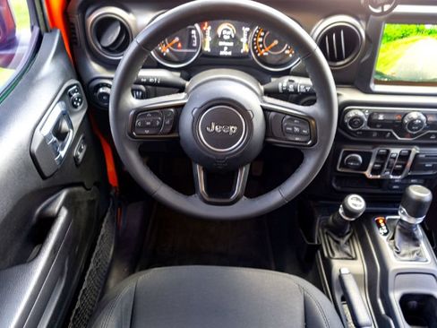 Used 2023 Jeep Wrangler Unlimited Sport AWD/4WD image 25
