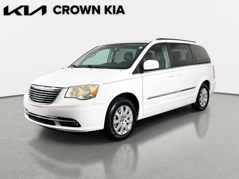 Used 2014 Chrysler Town & Country Touring image 1
