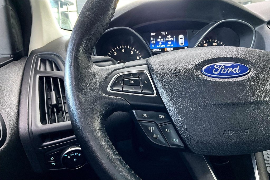 Used 2016 Ford Focus SE w/ SE Sport Package FWD image 10
