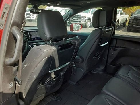 Certified 2020 Chrysler Pacifica Touring-L image 25