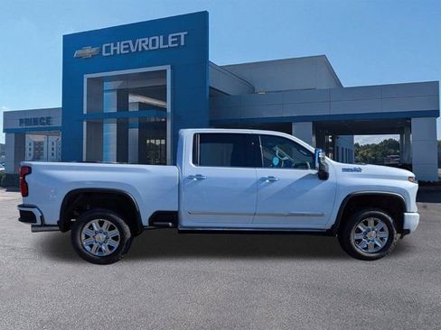 New 2026 Chevrolet Silverado 3500 High Country w/ High Country Premium Package AWD/4WD image 3