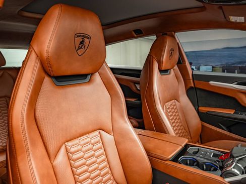 Used 2022 Lamborghini Urus AWD/4WD image 57