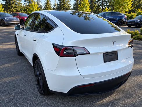 Used 2025 Tesla Model Y Long Range AWD/4WD image 7