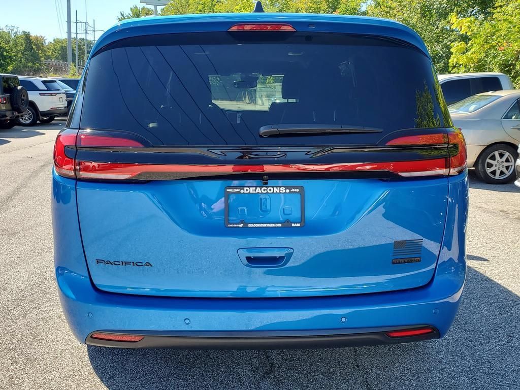 New 2027 Chrysler Pacifica Select AWD/4WD image 5