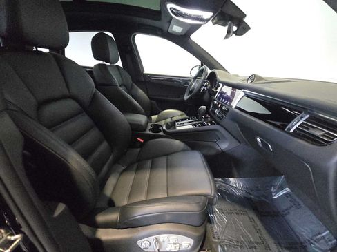 Used 2025 Porsche Macan AWD/4WD image 13