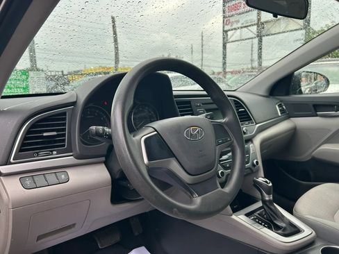 Used 2017 Hyundai Elantra SE FWD image 9