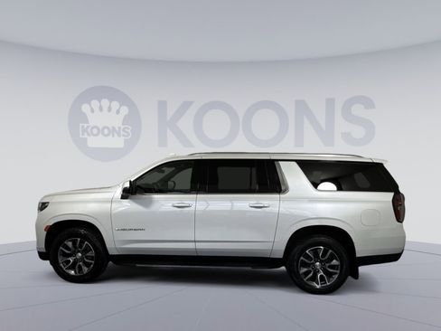 Used 2023 Chevrolet Suburban LT w/ LT Signature Package image 2