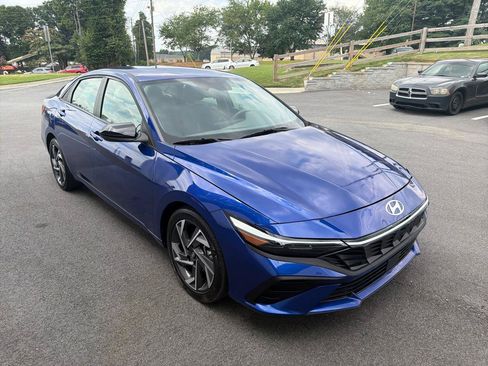 Used 2025 Hyundai Elantra Sport FWD image 3