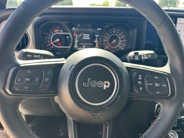 Used 2025 Jeep Wrangler Sport AWD/4WD image 15