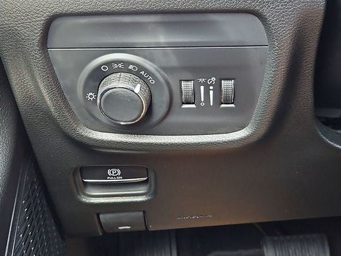 Used 2025 Jeep Grand Cherokee L Laredo AWD/4WD image 23