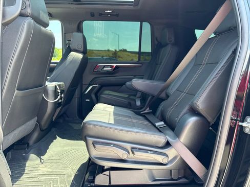 Used 2026 Chevrolet Suburban High Country AWD/4WD image 40