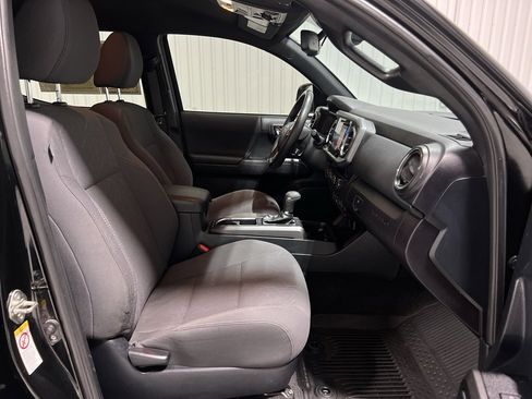 Used 2018 Toyota Tacoma TRD Off-Road image 27