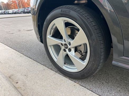 Certified 2025 Audi Q5 2.0T Premium Plus w/ Premium Plus image 11