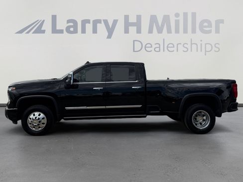 Used 2024 Chevrolet Silverado 3500 High Country w/ High Country Premium Package AWD/4WD image 2