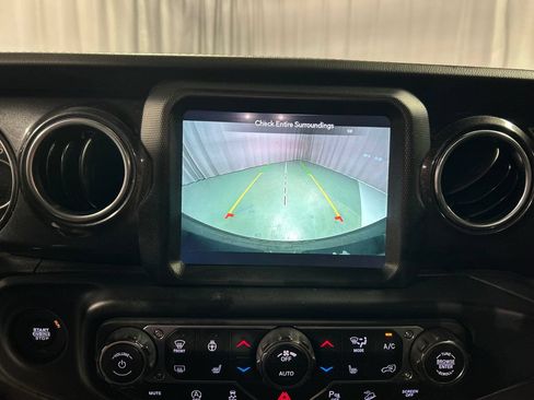 Used 2021 Jeep Wrangler Unlimited Sahara AWD/4WD image 18