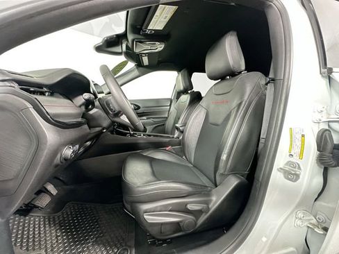 Used 2024 Jeep Compass Trailhawk image 16