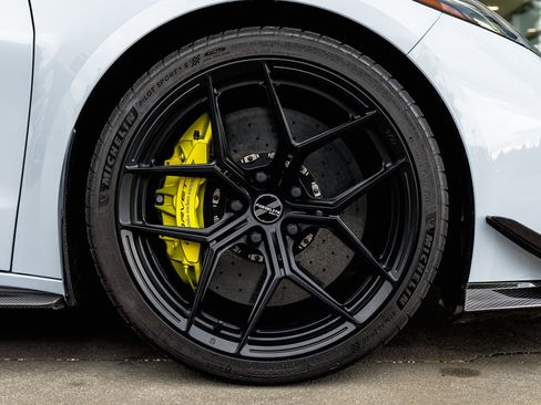 Used 2023 Chevrolet Corvette Z06 w/ Z07 Performance Package image 6