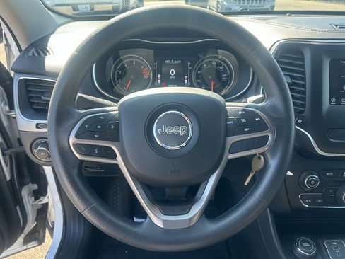 Used 2019 Jeep Cherokee Latitude w/ Popular Appearance Group AWD/4WD image 21