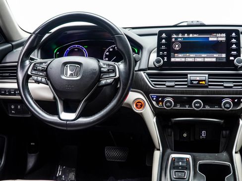 Used 2018 Honda Accord Touring image 17