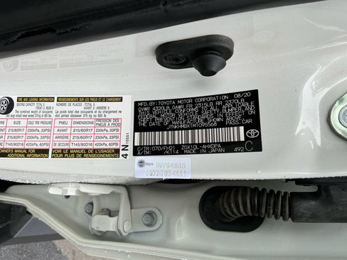 Used 2021 Toyota C-HR LE image 27