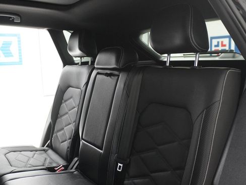 Used 2024 Volkswagen Atlas Cross Sport SE w/ Panoramic Sunroof Package FWD image 27